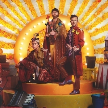 Take That – And The Band Plays (Wonderland (Deluxe) 2017)
