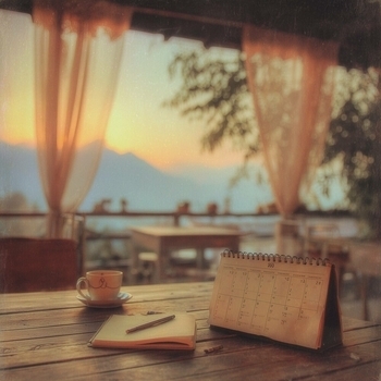 Assol – i float between days