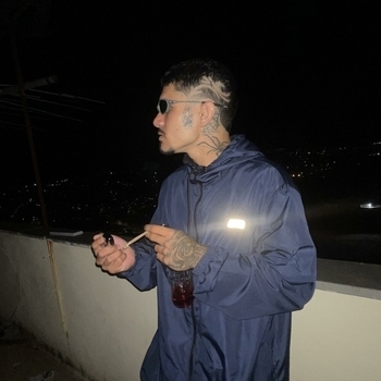 Mc Magrinho – SUSURRAR NO TEU OUVIDO E TE BOTA TUDO