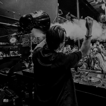 Zhu – Smoke Up In The Air