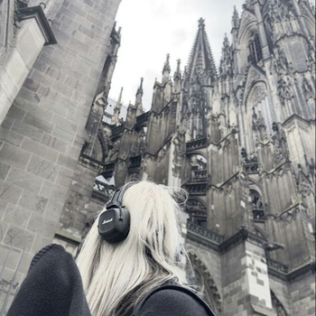 Velours – under your spell