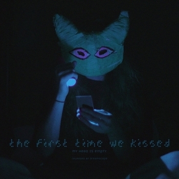 My head is empty – the first time we kissed