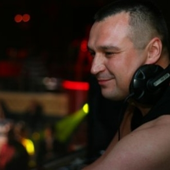 Sergey Romanov – Qadro (Electro Mix)