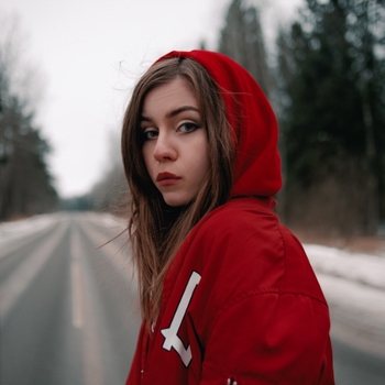 Masha Hima – Медсестра