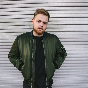Tom Walker – Leave a Light On (2017)