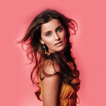 Nelly Furtado Vs Pitbull – Manos al aire