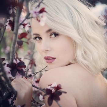 Mika Newton – Don't Dumb Me Down