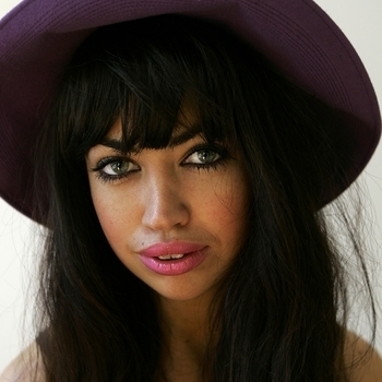 Aura Dione feat Rock Mafia – Friends