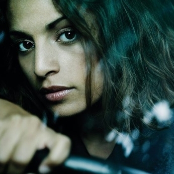 Emilia – Sete chaves (Emilia 1996)