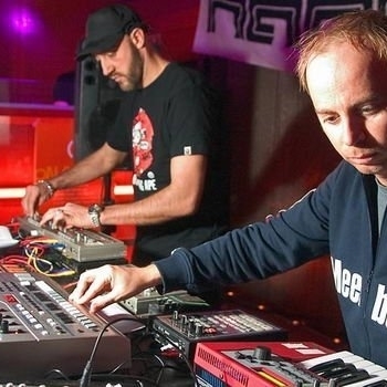 Hardfloor – Acperience 1