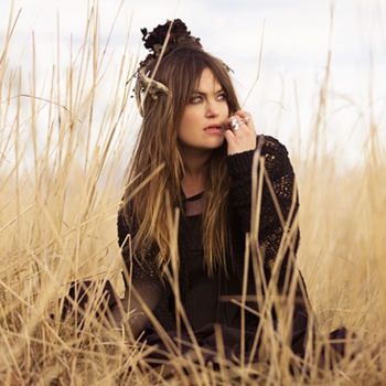 Julia Stone – Unreal (Single 2020)
