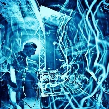 El Diablo – Devil In The Machine (Liquid Stranger Remix)
