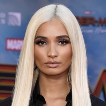 Pia Mia – Hold On, We're Going Home
