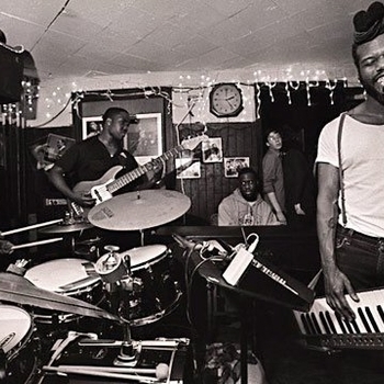 Robert Glasper Experiment – Afro Blue (Feat. Eryka Badu)