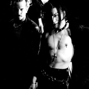Genitorturers – 4 Walls Black (Razed in Black remix)