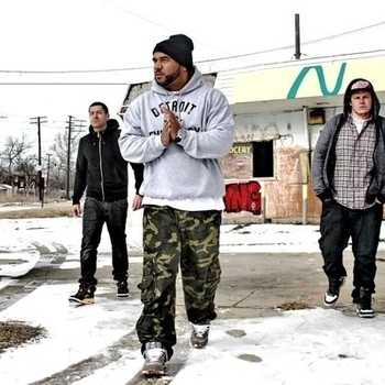 Ugly Heroes – Checkered Flag (feat. Ugly Heroes)