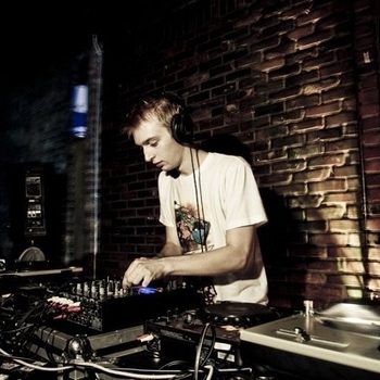 Downlink & Vaski – The Scientist