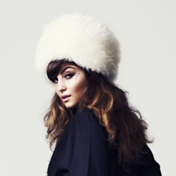 Yasmin – Holding On
