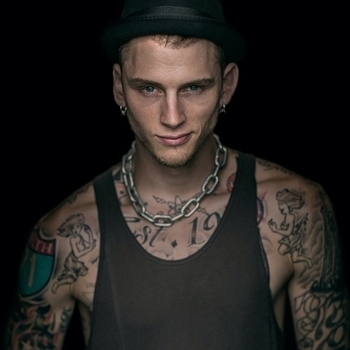 Machine Gun Kelly feat Willow – Emo girl (Музыка для кардиотренировки 2022)