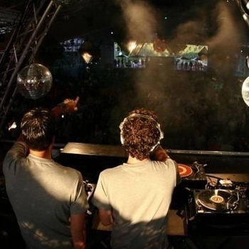 Builder – Her Voice (Headhunterz Rmx edit)