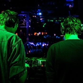 Billon – Slave to the Vibe (Radio Edit) (из фильма ''Бриджит Джонс 3'' / ''Bridget Jones's Baby'')