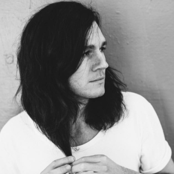Benny Tipene – LONELY