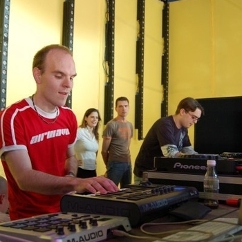 Capetown – Apollo 13 (Ferry Tayle Neverending Story Mix)