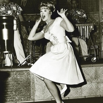 Connie Stevens – Sixteen Reasons