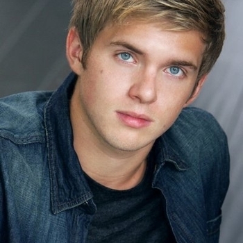 Chris Brochu – And the Crowd Goes (Мелодия из фильма "Лимонадный рот / Lemonade Mouth")
