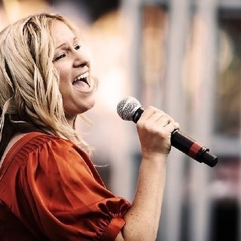 Crystal Lewis – Jingle Bells
