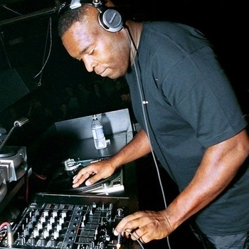 E-Dancer – World of Deep (Carl Craig remix)