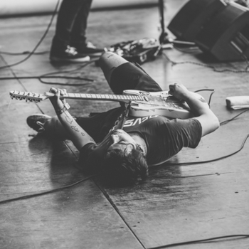 FIDLAR – Cheap Beer (Мелодия из фильма "Соседи. На тропе войны / Neighbors")