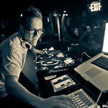 Funkagenda – Shinjuku (Michael Woods Remix)