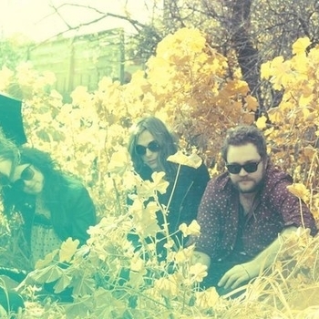 Flyying Colours – She Leaves