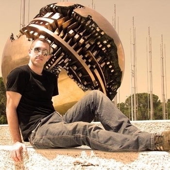 Giuseppe Ottaviani – Linking People (Marc Van Linden Mix)