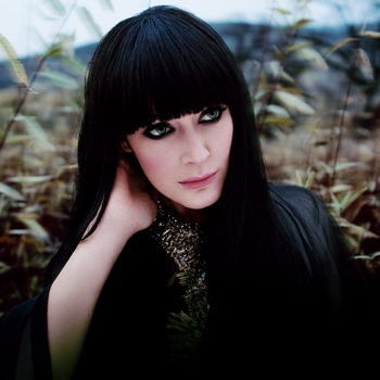 Ginny Blackmore – Holding You (Ginny Blackmore & Stan Walker)