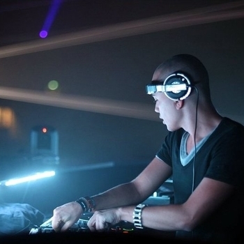Headhunterz – Raiders Of The Sun