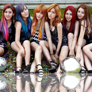 Hello Venus – First Love