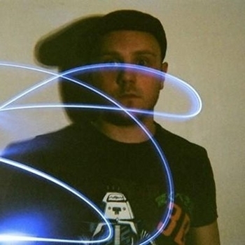 Huxley – Shapes (Aki Bergen Remix)