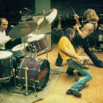 Hurriganes – Keep on Dancin'