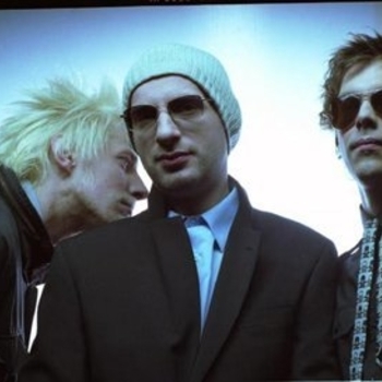 Happyendless – Broken Into Pieces