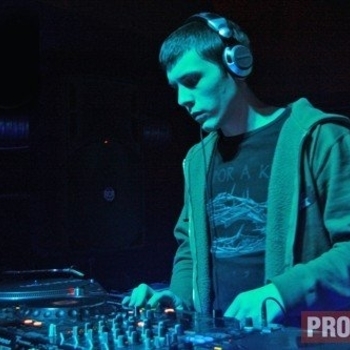 Hightech & Nickbee – Crush