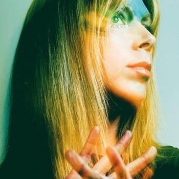 Jane Weaver – Seven Day Smile (Мелодия из фильма "Чат / Chatroom")