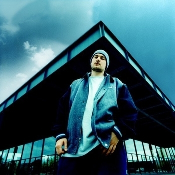 Azad – Fly Away (feat. Kool Savas & Francisco)