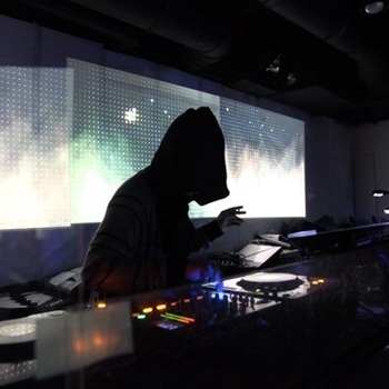Kz – How Deep is Your Love