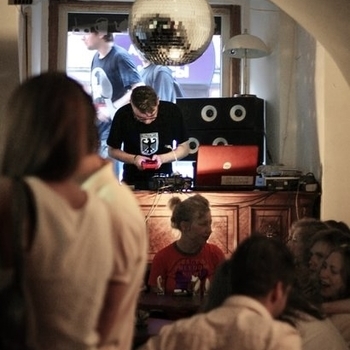 KOSMOPOP2 – T1ny Cracktro