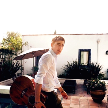 Kendall Schmidt – Blame it on the Mistletoe LIVE (by Only Schmidt)
