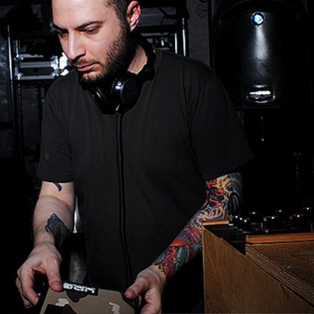 Levon Vincent – Deeper