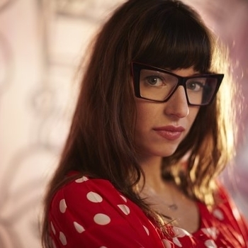 Maya Barsony – La Femme Canon