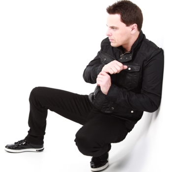 Markus Schulz feat. Seri – Love Rain Down (4 Strings Remix)